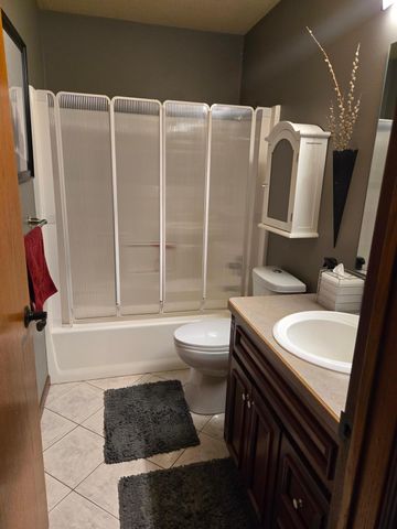 2212 10th Avenue SE, Willmar, MN 56201