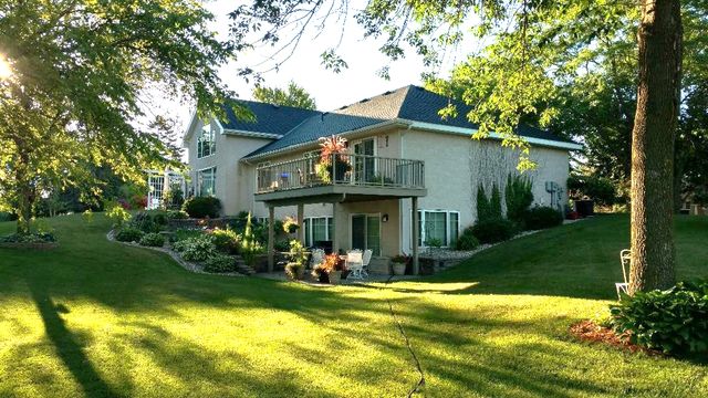 2212 10th Avenue SE, Willmar, MN 56201