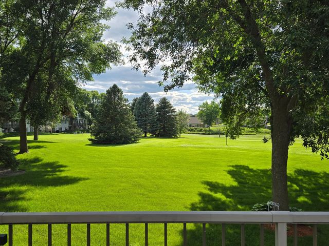 2212 10th Avenue SE, Willmar, MN 56201