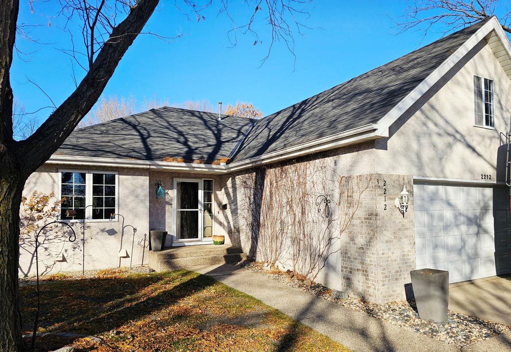 2212 10th Avenue SE, Willmar, MN 56201