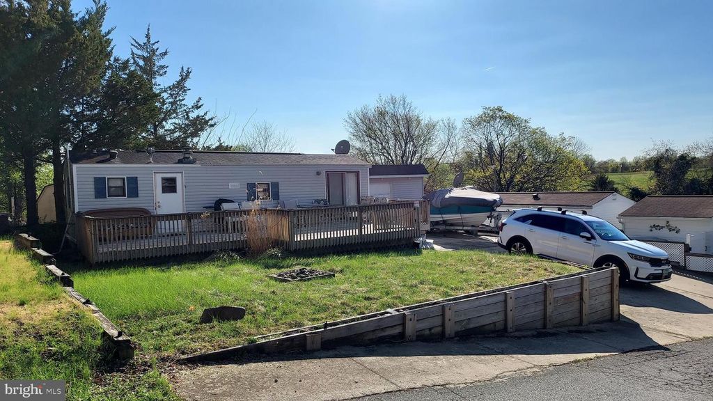 Image 1 of property listing at 230 & 231 ARAPHO LN #GLEN 8, Earleville, MD 21919