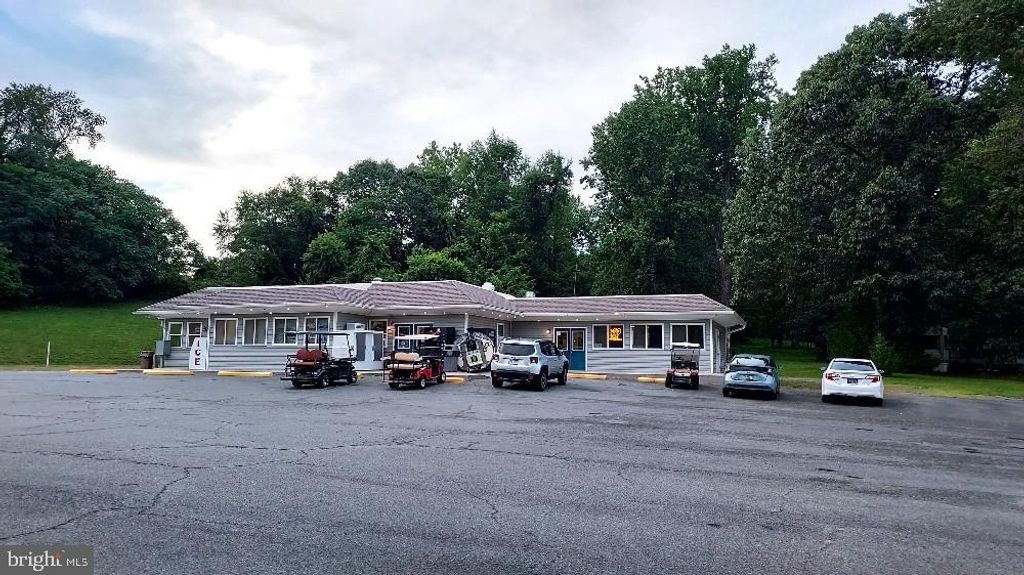 Image 22 of property listing at 230 & 231 ARAPHO LN #GLEN 8, Earleville, MD 21919