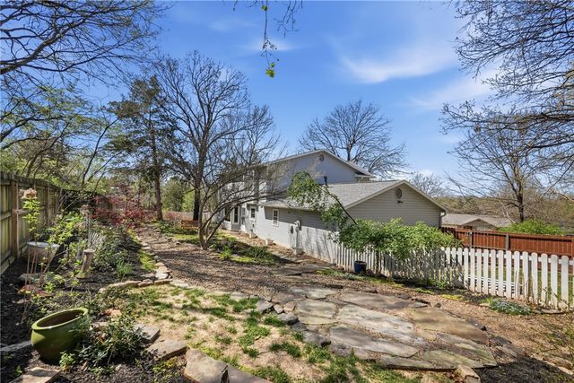 2689 E Hardy Lane, Fayetteville, AR 72703