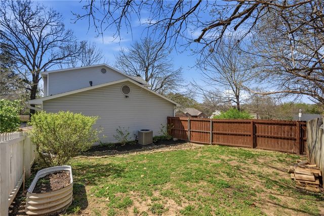 2689 E Hardy Lane, Fayetteville, AR 72703