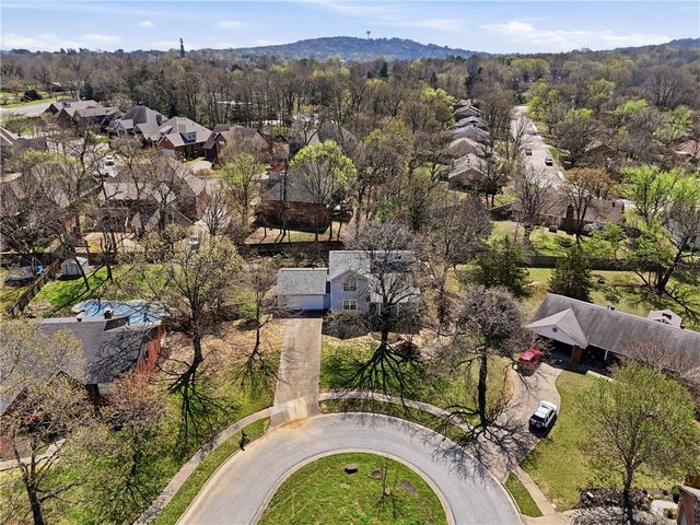 2689 E Hardy Lane, Fayetteville, AR 72703