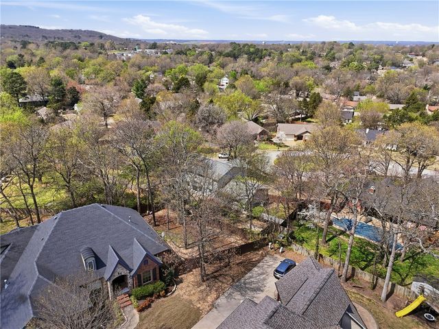 2689 E Hardy Lane, Fayetteville, AR 72703