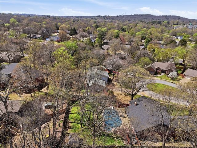 2689 E Hardy Lane, Fayetteville, AR 72703