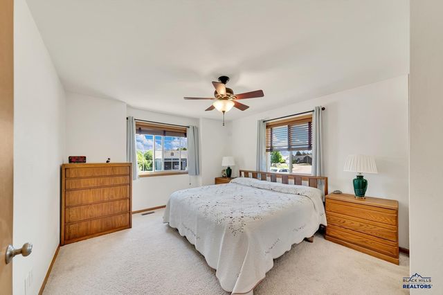 1465 EDINBOROUGH DR, Rapid City, SD 57702