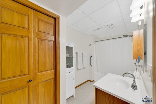 1465 EDINBOROUGH DR, Rapid City, SD 57702
