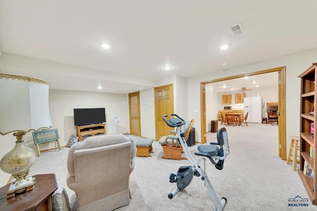 1465 EDINBOROUGH DR, Rapid City, SD 57702