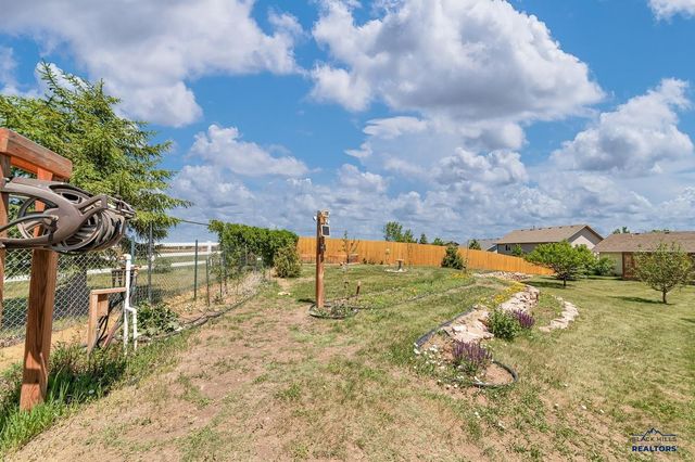 1465 EDINBOROUGH DR, Rapid City, SD 57702