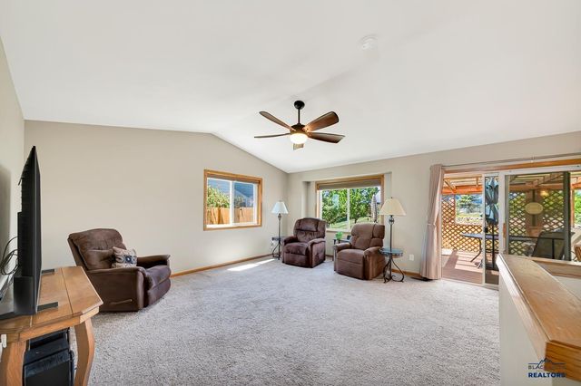 1465 EDINBOROUGH DR, Rapid City, SD 57702