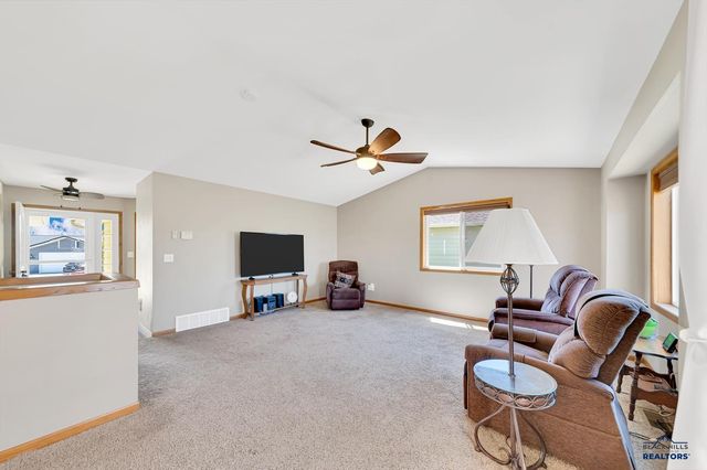 1465 EDINBOROUGH DR, Rapid City, SD 57702