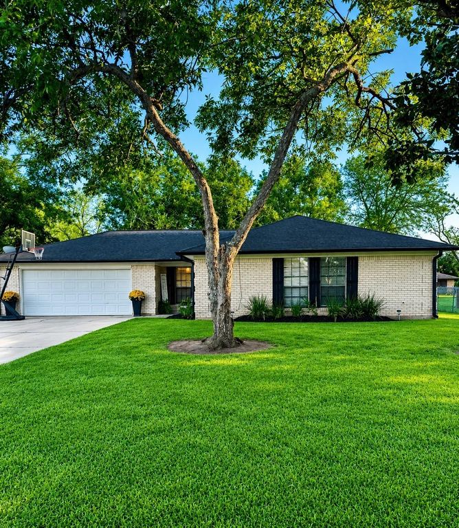 1457 Camellia Drive, Sweeny, TX 77480