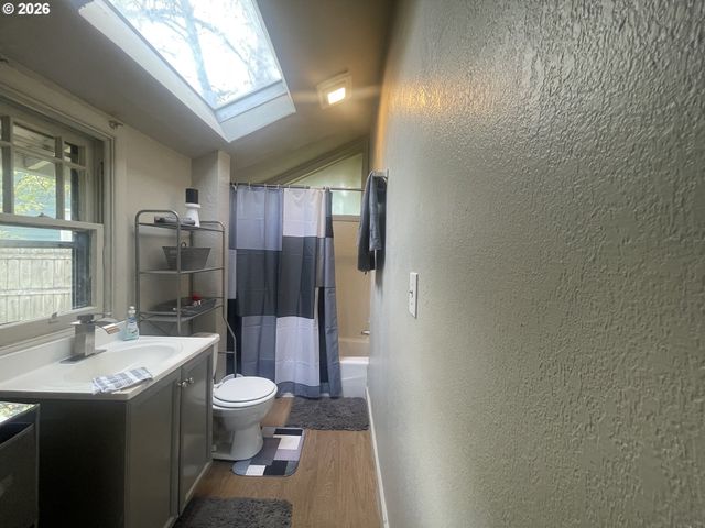 3621 E AMAZON Dr, Eugene, OR 97405