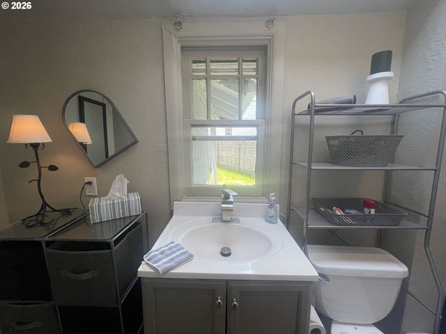 3621 E AMAZON Dr, Eugene, OR 97405