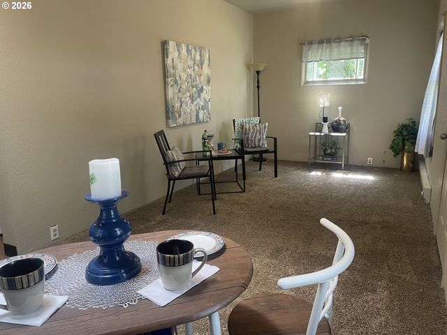 3621 E AMAZON Dr, Eugene, OR 97405