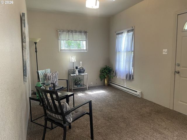 3621 E AMAZON Dr, Eugene, OR 97405