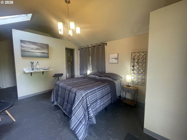 3621 E AMAZON Dr, Eugene, OR 97405