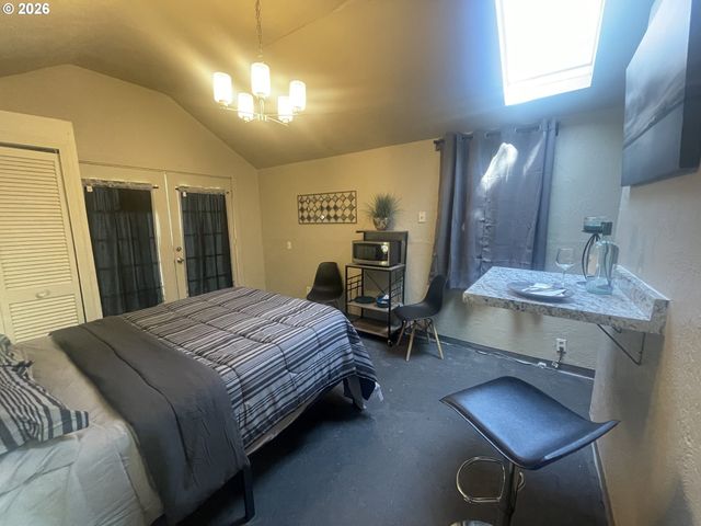3621 E AMAZON Dr, Eugene, OR 97405
