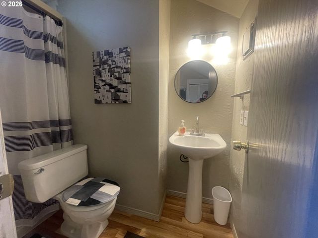 3621 E AMAZON Dr, Eugene, OR 97405