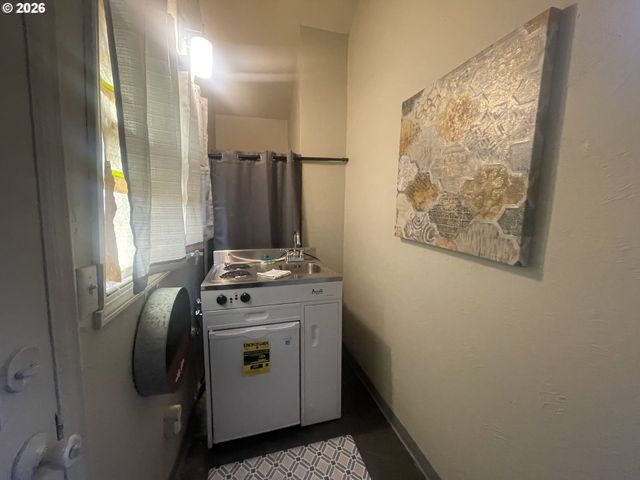 3621 E AMAZON Dr, Eugene, OR 97405