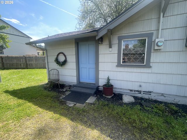 3621 E AMAZON Dr, Eugene, OR 97405