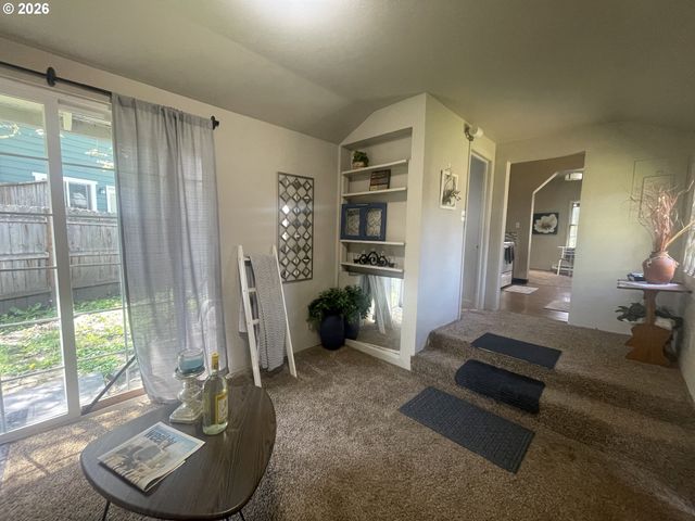 3621 E AMAZON Dr, Eugene, OR 97405
