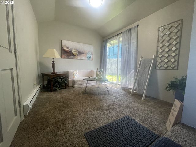 3621 E AMAZON Dr, Eugene, OR 97405