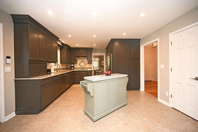 1345 Oak Knoll Drive, Cincinnati, OH 45224