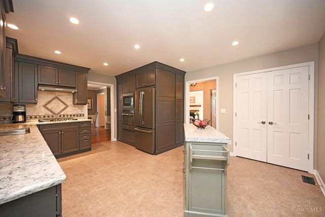 1345 Oak Knoll Drive, Cincinnati, OH 45224