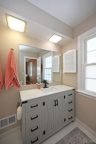 1345 Oak Knoll Drive, Cincinnati, OH 45224