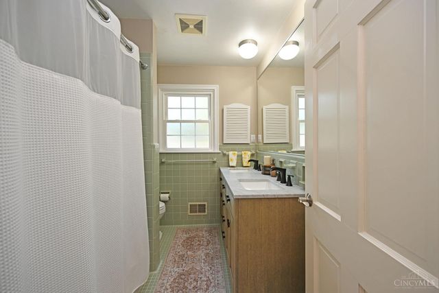 1345 Oak Knoll Drive, Cincinnati, OH 45224