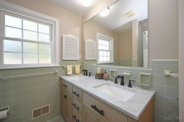1345 Oak Knoll Drive, Cincinnati, OH 45224