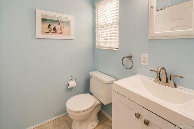 100 Woodlake Drive W, Woodbury, NY 11797