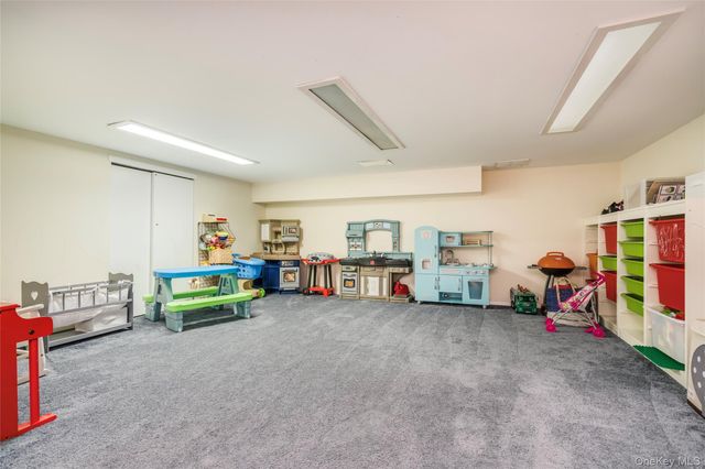 100 Woodlake Drive W, Woodbury, NY 11797