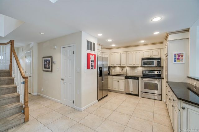 100 Woodlake Drive W, Woodbury, NY 11797