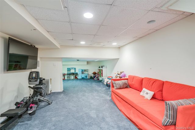 100 Woodlake Drive W, Woodbury, NY 11797