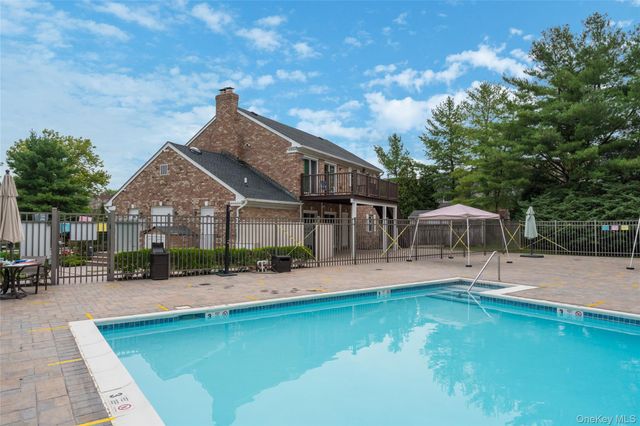 100 Woodlake Drive W, Woodbury, NY 11797