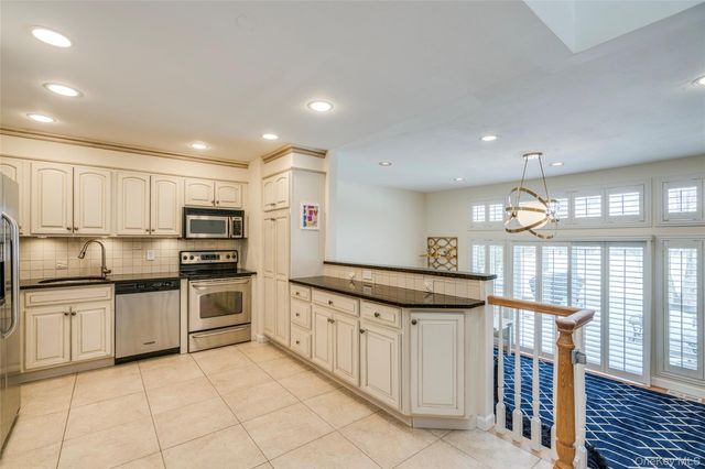 100 Woodlake Drive W, Woodbury, NY 11797