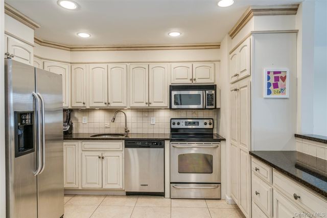 100 Woodlake Drive W, Woodbury, NY 11797