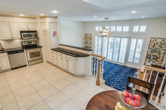 100 Woodlake Drive W, Woodbury, NY 11797