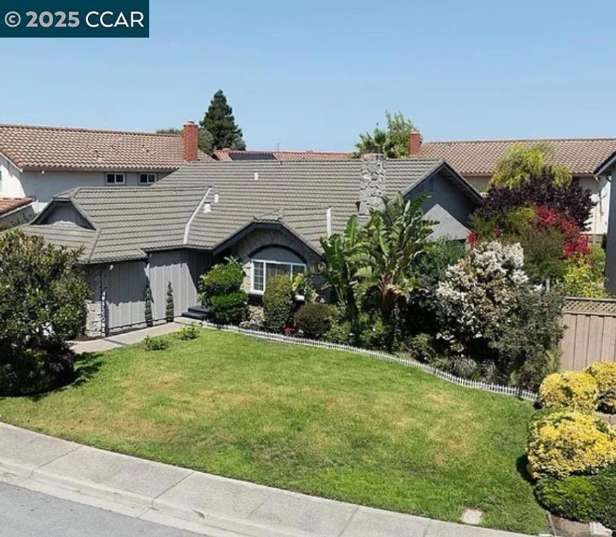 Image 1 of property listing at 265 Woodbridge Cir, San Mateo, CA 94403