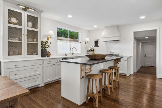 6839 Gaston Avenue, Dallas, TX 75214