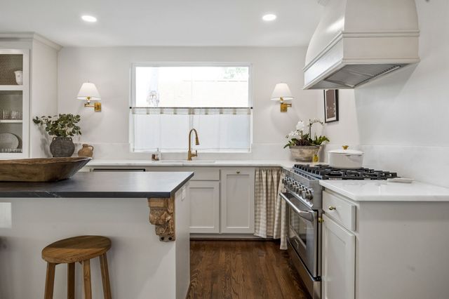 6839 Gaston Avenue, Dallas, TX 75214