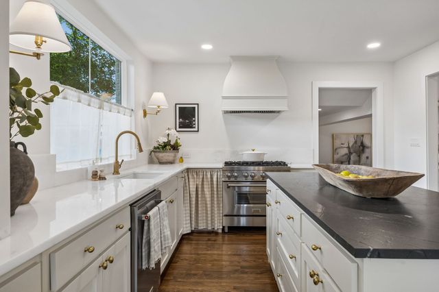 6839 Gaston Avenue, Dallas, TX 75214