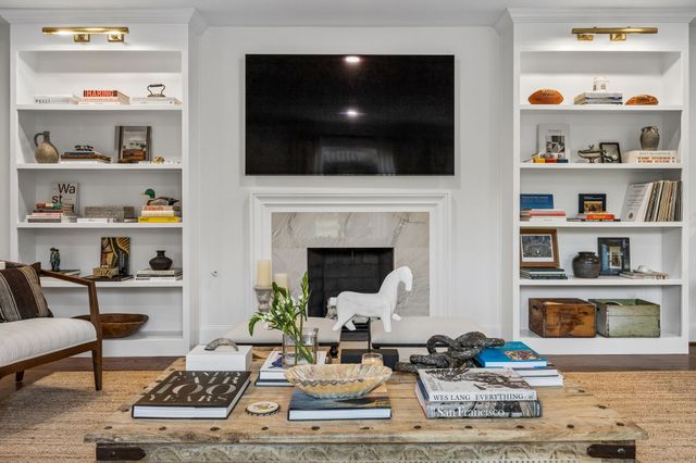 6839 Gaston Avenue, Dallas, TX 75214