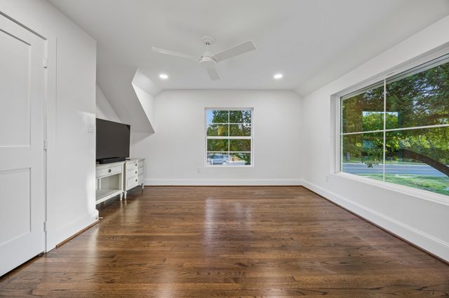 6839 Gaston Avenue, Dallas, TX 75214