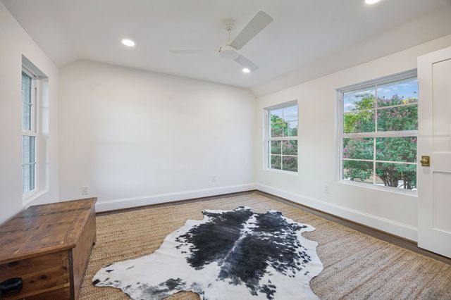 6839 Gaston Avenue, Dallas, TX 75214
