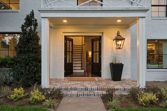 6839 Gaston Avenue, Dallas, TX 75214